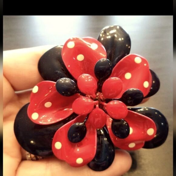 VINTAGE ESTATE ENAMELED FLOWER 2 3/4" BROOCH - Picture 1 of 2